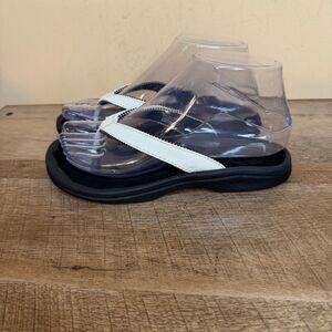 OluKai 'Ohana women's beach sandals size 5 shoes